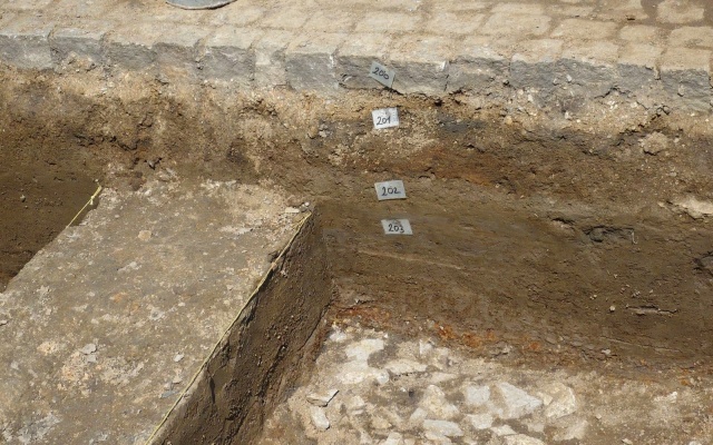 Stabilizacja powierzchni podbudowy placu w Uničowie