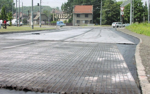 Wzmocnienie warstw asfaltowych w Ostrawie