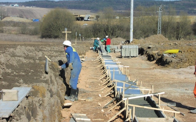 Mur oporowy centrum handlowego Olympia w Pilźnie