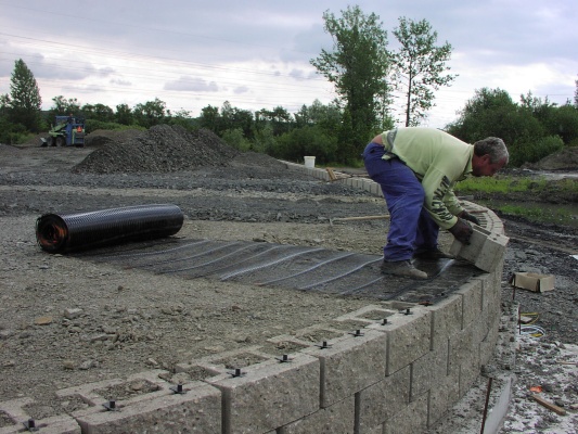 Mostowe przyczółki estakady autostradowej w Ostrawie