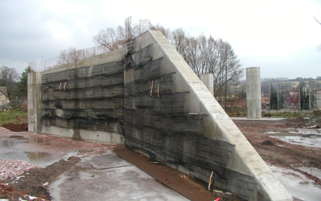 Mostowy przyczółek i mur oporowy na obejściu drogi I/16 Vestřev – Chotěvice