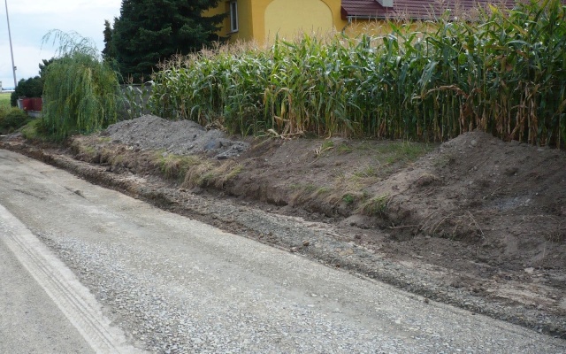 Podłużne odwodnienie drogi w Dubie nad Moravou