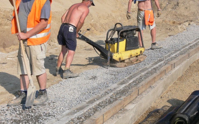 Mury oporowe w systemie Tensartech TW1 i zbrojone strome skarpy w Bučovicach
