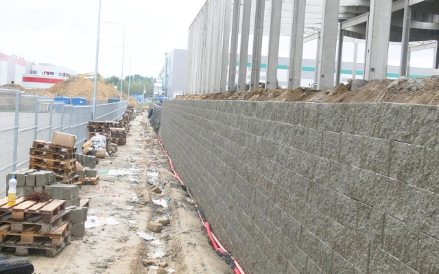 Liberec, mur oporowy na terenie parku VGP