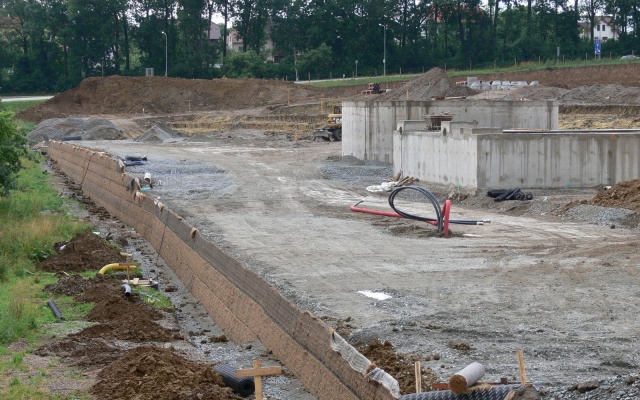 Konstrukcja oporowa pod posadowienie domu handlowego w Boskovicach