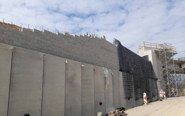 Wzmocnione skrzydła mostu na autostradzie D35, Časy – Ostrov