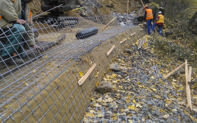 Sanacja osuwiska drogi w Jabloncu nad Nysą