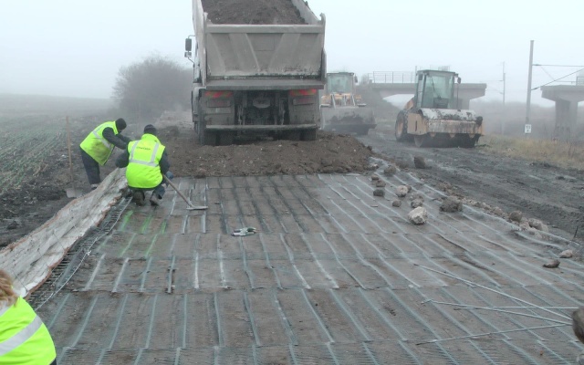 Ochronny wał przeciwpowodziowy na linii kolejowej Zaječí–Šakvice