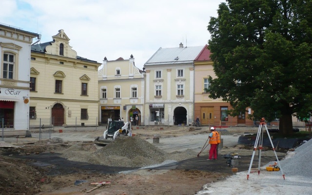 Stabilizacja powierzchni podbudowy placu w Uničowie