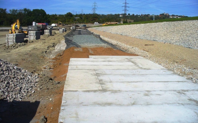 Wzmocnienie dna zbiornika sedymentacyjnego cukrowni w Dobrovicach