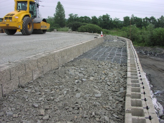 Mostowe przyczółki estakady autostradowej w Ostrawie