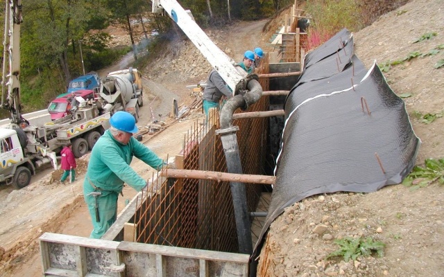 Odvodnienie muru oporowego w Tatenicach