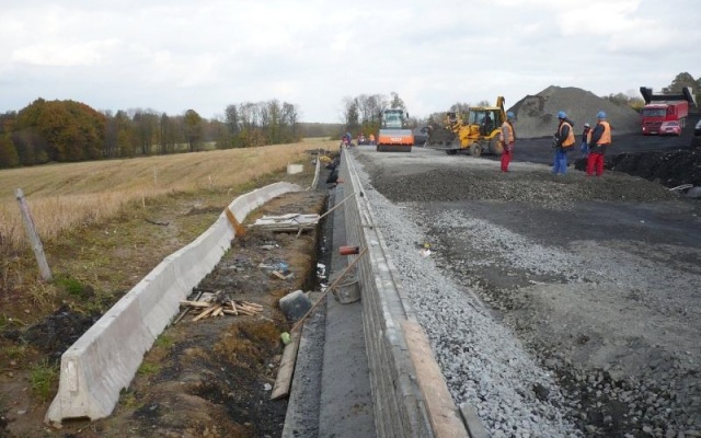 Mur oporowy z systemu Tensartech TW1 na drodze I/48 Rychaltice – Frýdek-Místek
