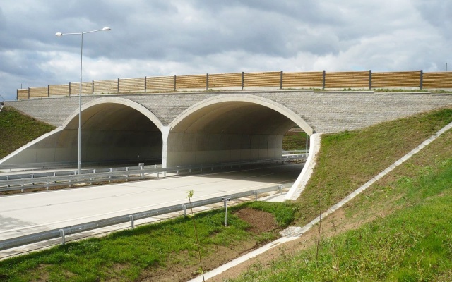 Ecodukty na obwodnicy Pragi na odcinku między Vestcem a Lahovicami