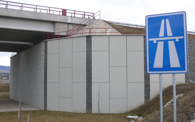 Przyczółki mostowe z gruntu zbrojonego na autostradzie D1 koło Levočy
