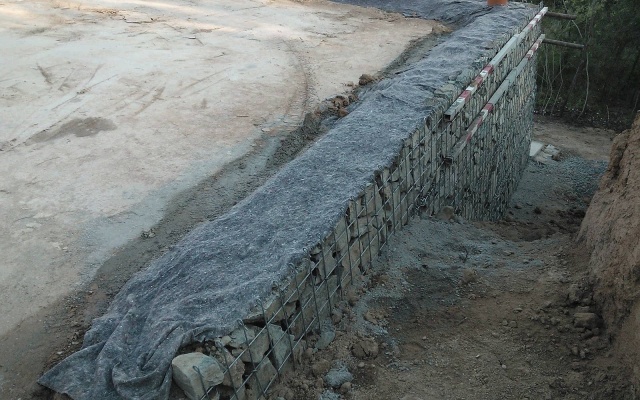 Modyfikacja nachylonej działki w Lelekovicach