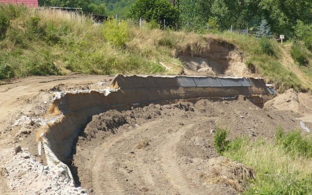 Najezdowa rampа z gruntu wzmocnionego w Valtířovie