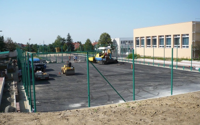 Stabilizacja podłoża gruntowego boiska do siatkówki w Kyjowie