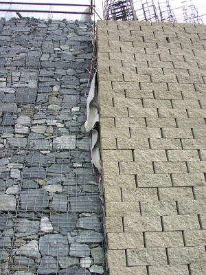 Mostowe przyczółki estakady autostradowej w Ostrawie