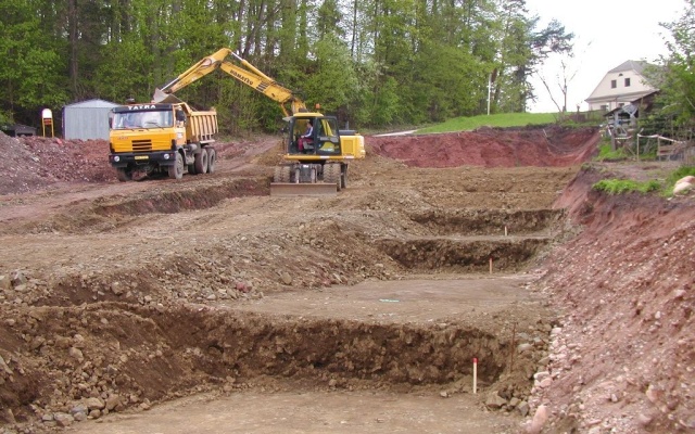 Mostowy przyczółek i mur oporowy na obejściu drogi I/16 Vestřev – Chotěvice