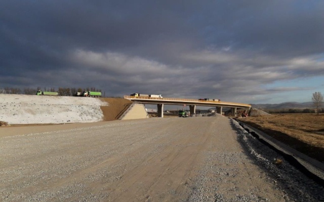 Wzmocniony mur oporowy przy przyczółku mostu na autostradzie D1 na odcinku Budimír – Bidovce