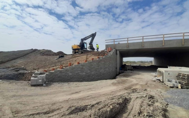 Wzmocnione skrzydła mostu na autostradzie D35, Časy – Ostrov