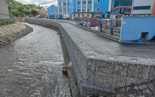 Zabezpieczenie skarpy pod ścieżką rowerową w Jihlavie
