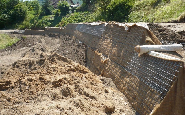 Najezdowa rampа z gruntu wzmocnionego w Valtířovie