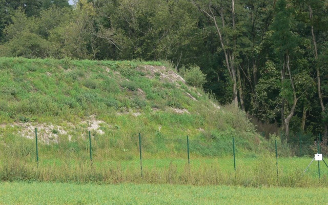 Rozszerzenie nasypu drogi dojazdowej na przedmieściach Vyškova
