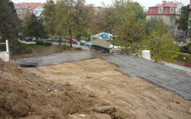 Wzmocnione i zbrojone zbocza przy Písecké bráně w Pradze