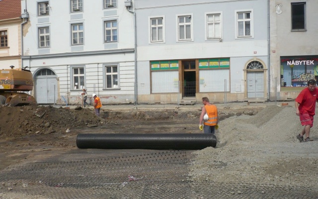 Stabilizacja powierzchni podbudowy placu w Uničowie