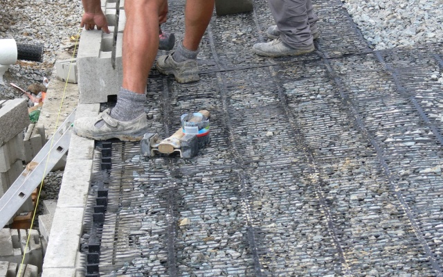 Opórcza konstrukcja dla posadowienia domu handlowego w Boskovicach