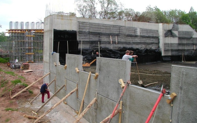 Mostowy przyczółek i mur oporowy na obejściu drogi I/16 Vestřev – Chotěvice