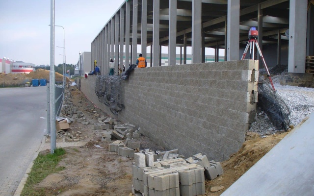 Liberec, mur oporowy na terenie parku VGP