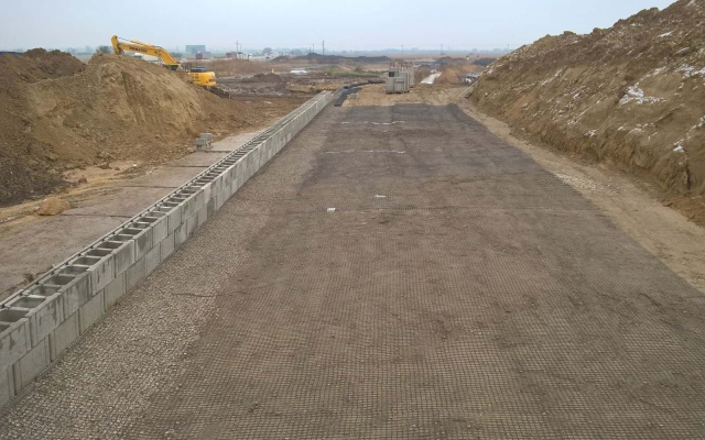 Wzmocniona ściana przy podporze mostu na autostradzie D1 Senec – Blatné, skrzyżowanie Blatné