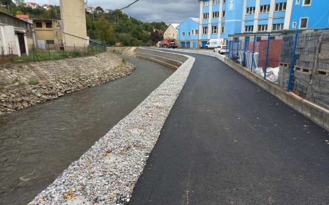 Zabezpieczenie skarpy pod ścieżką rowerową w Jihlavie