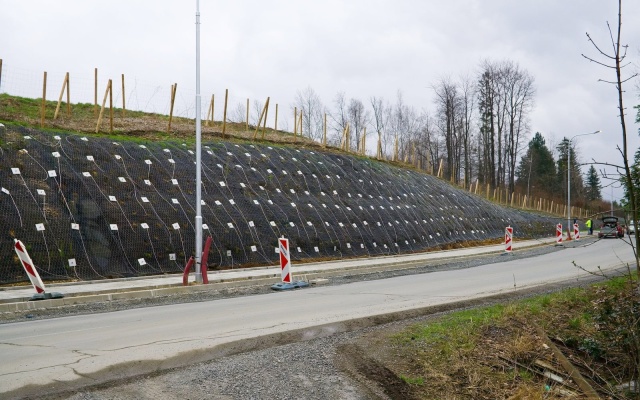 Zabezpieczenie stateczności zbocza za pomocą kotew gruntowych na drodze III/48414 w Lubně
