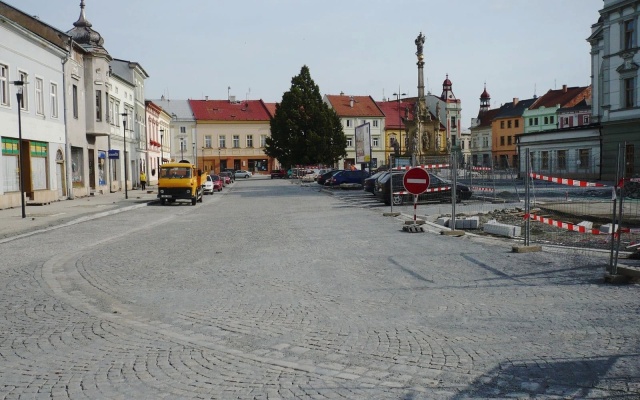 Stabilizacja powierzchni podbudowy placu w Uničowie