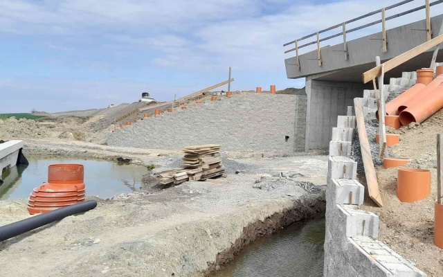Wzmocnione skrzydła mostu na autostradzie D35, Časy – Ostrov
