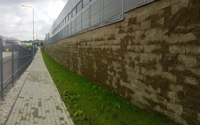 Liberec, mur oporowy na terenie parku VGP