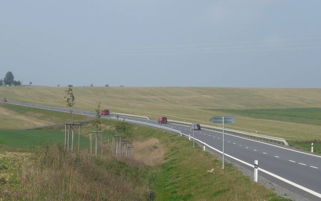 Posadowienie nowo budowanego nasypu modernizowanej drogi II/405 Příseka–Brtnice