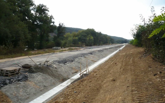 Odvodnienie korpusu nasypu przebudowanej drogi w Roztokach koło Pragi