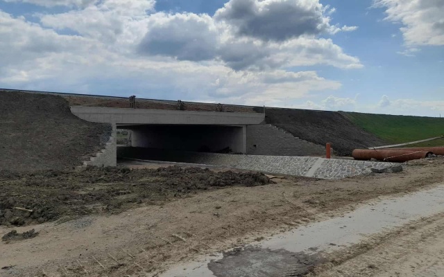 Wzmocnione skrzydła mostu na autostradzie D35, Časy – Ostrov