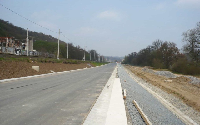 Odvodnienie korpusu nasypu przebudowanej drogi w Roztokach koło Pragi