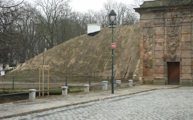 Wzmocnione i zbrojone zbocza przy Písecké bráně w Pradze