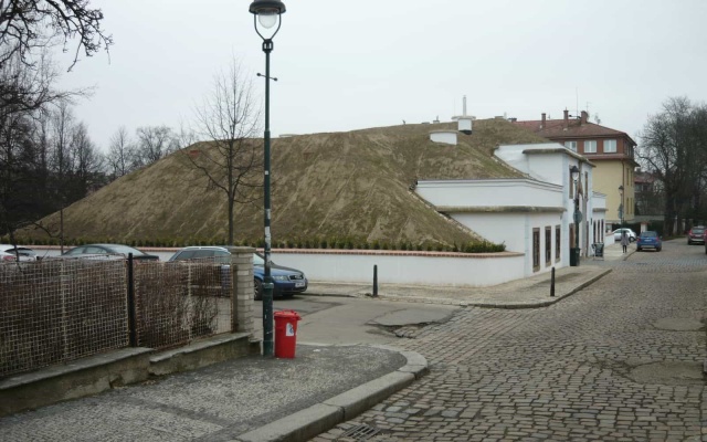 Wzmocnione i zbrojone zbocza przy Písecké bráně w Pradze