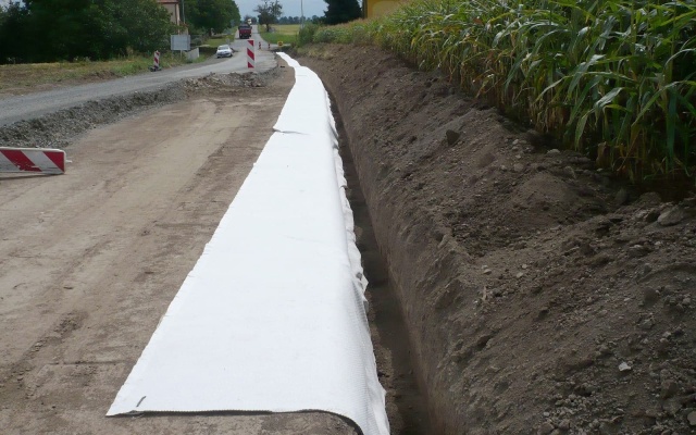 Podłużne odwodnienie drogi w Dubie nad Moravou