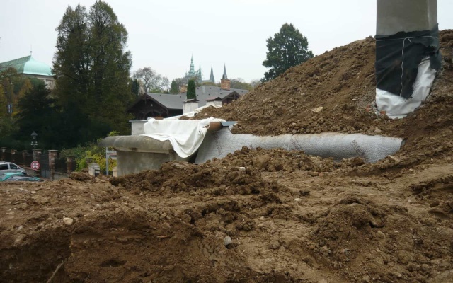 Wzmocnione i zbrojone zbocza przy Písecké bráně w Pradze