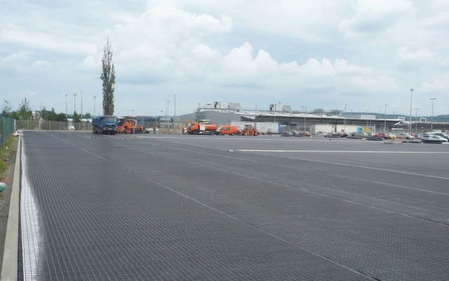 Wzmocnienie warstw parkingu na terenie Škoda w Mladá Boleslav