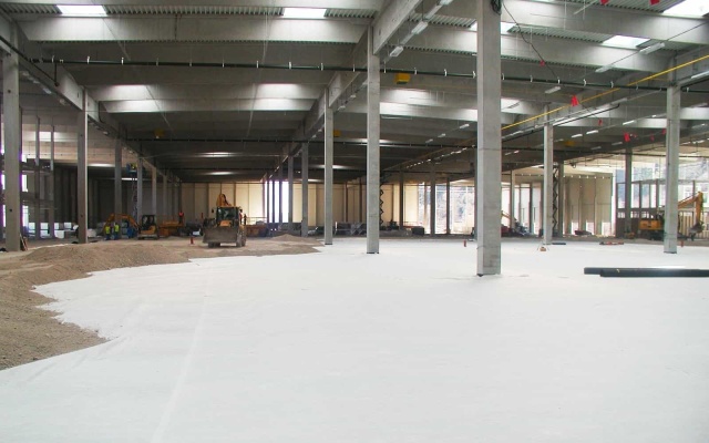 Separacja pod posadzką hali produkcyjnej w Rájecké Lesné